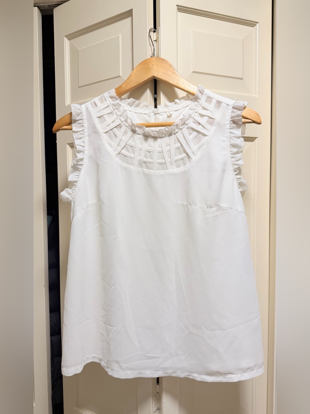 White Ruffle Blouse Women’s Large Sleeveless Pleated Neck NWOT